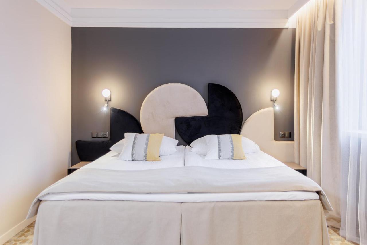 Hotel Tarnovia Tarnów Buitenkant foto