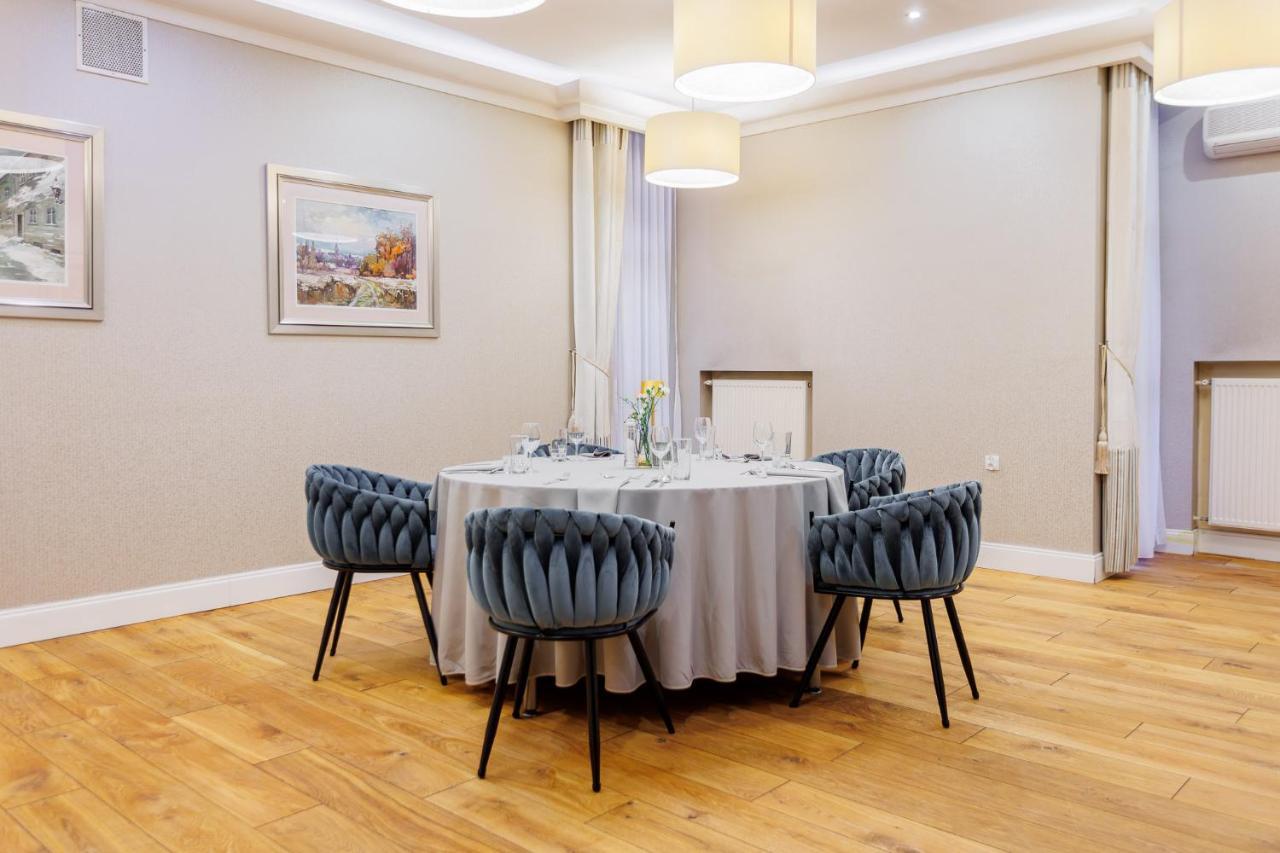 Hotel Tarnovia Tarnów Buitenkant foto