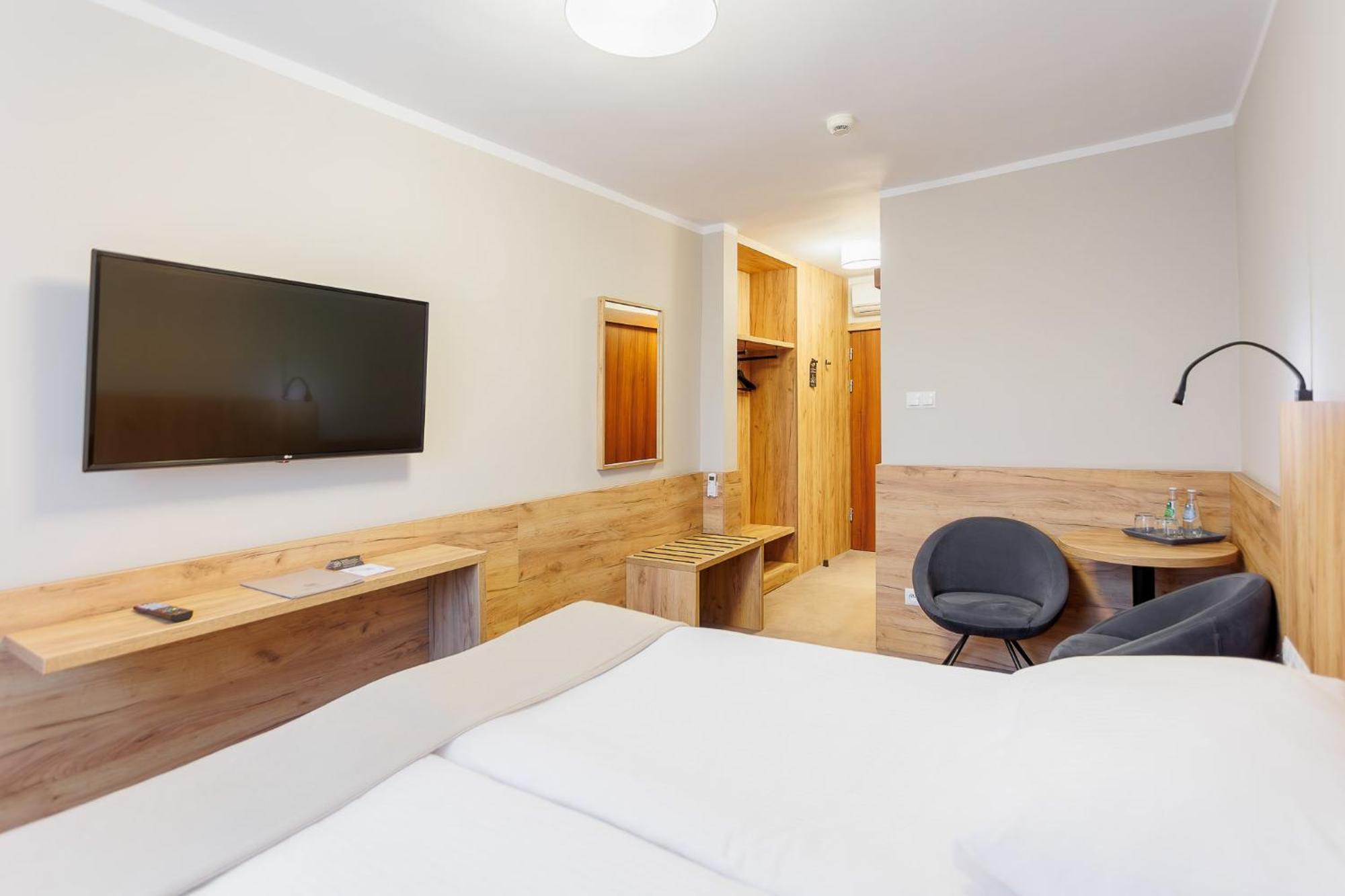Hotel Tarnovia Tarnów Buitenkant foto