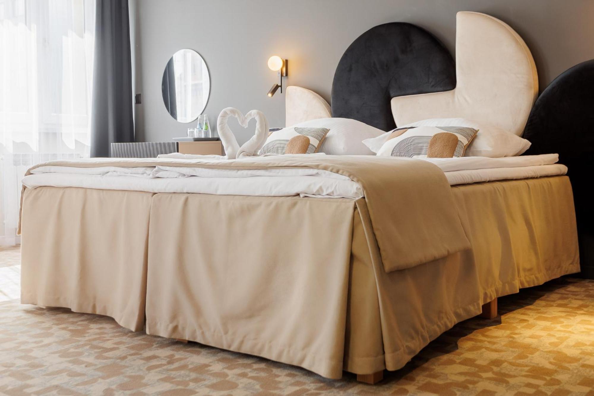 Hotel Tarnovia Tarnów Buitenkant foto