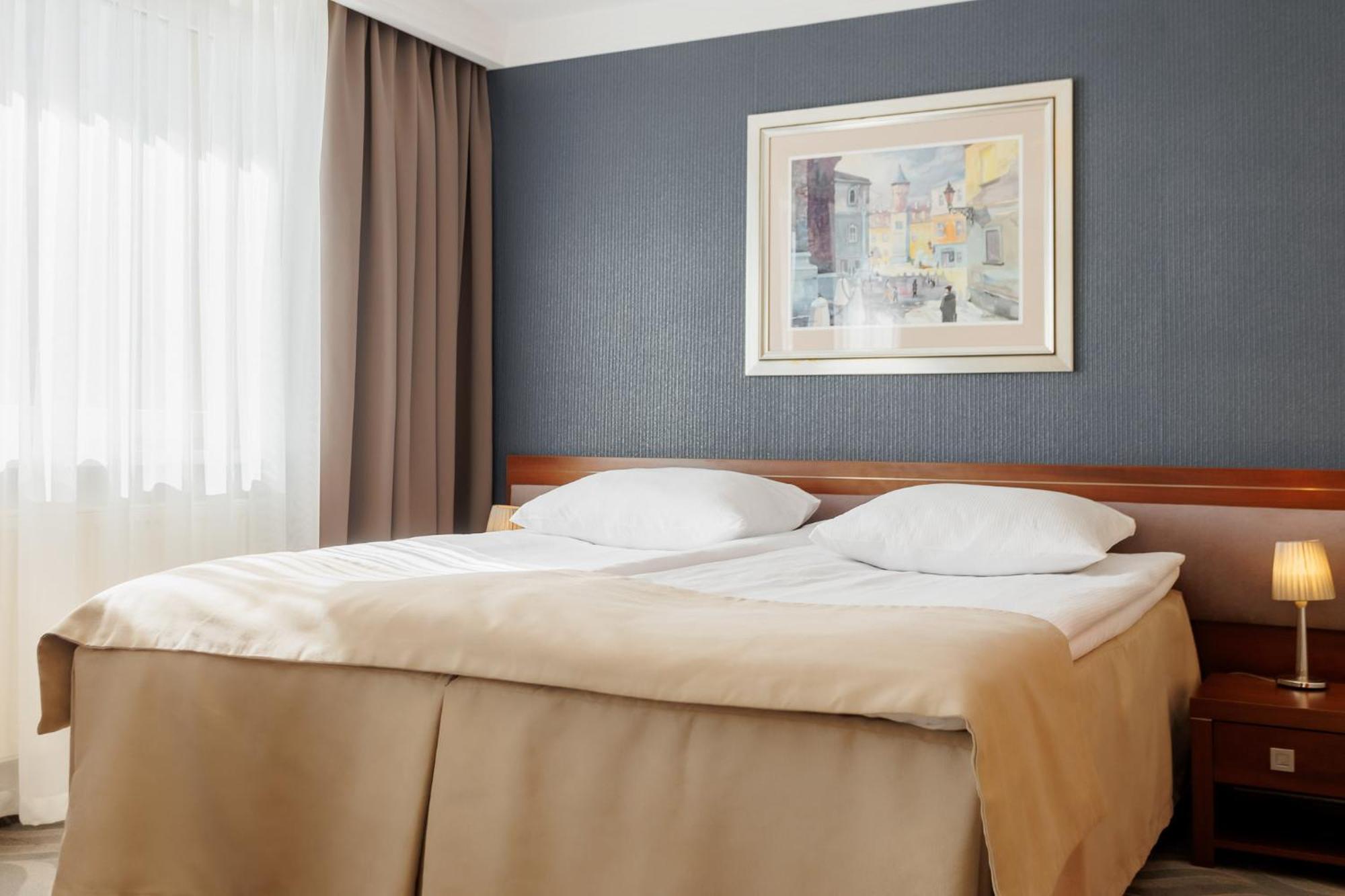 Hotel Tarnovia Tarnów Buitenkant foto