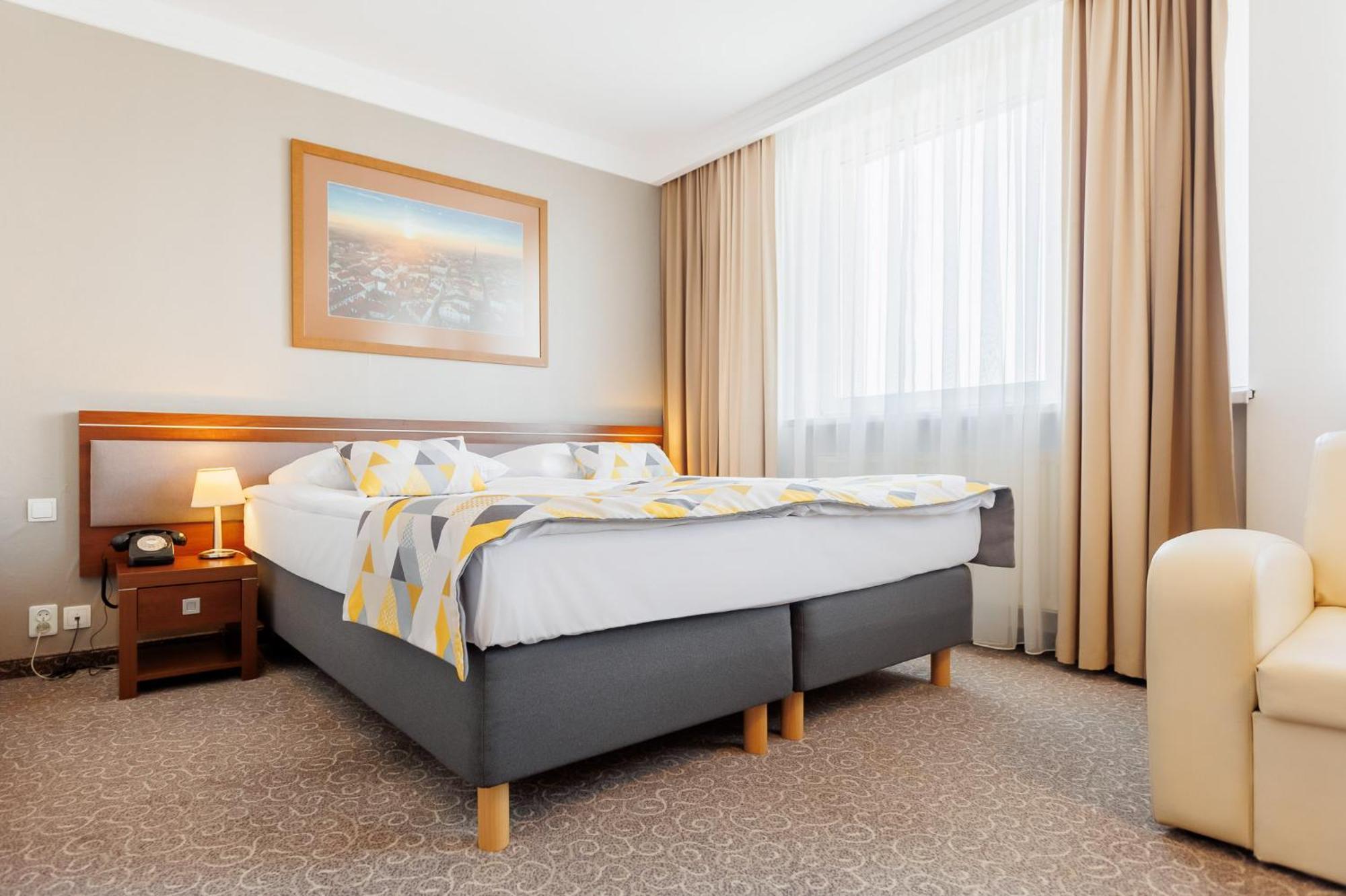 Hotel Tarnovia Tarnów Buitenkant foto