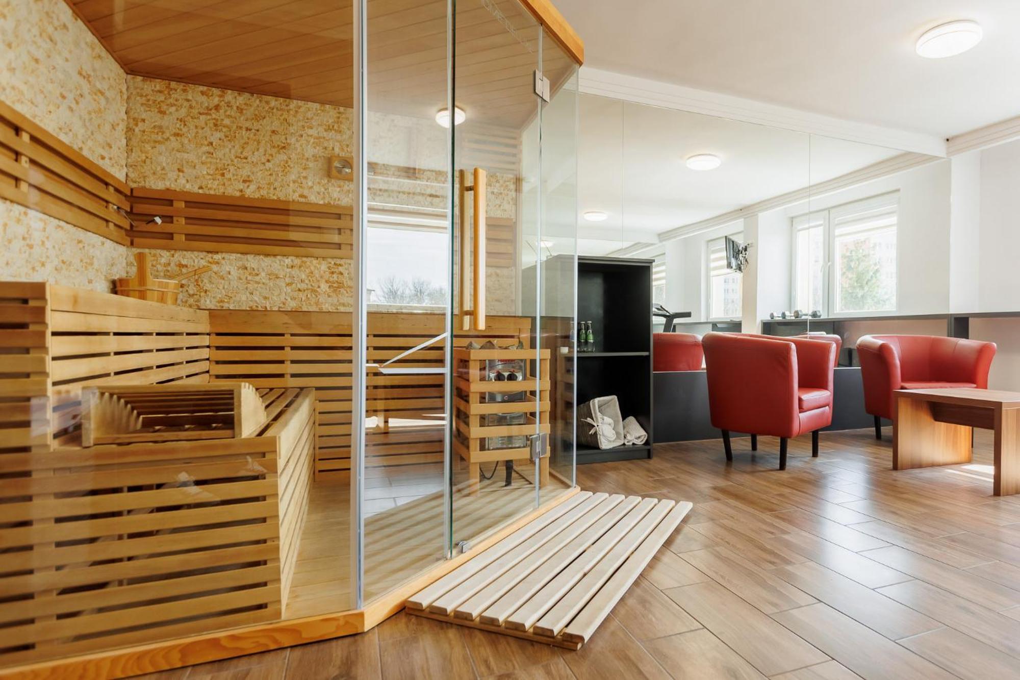 Hotel Tarnovia Tarnów Buitenkant foto