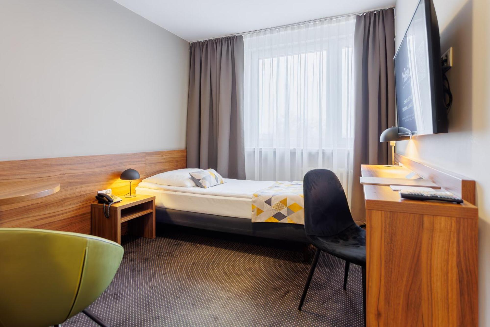 Hotel Tarnovia Tarnów Buitenkant foto