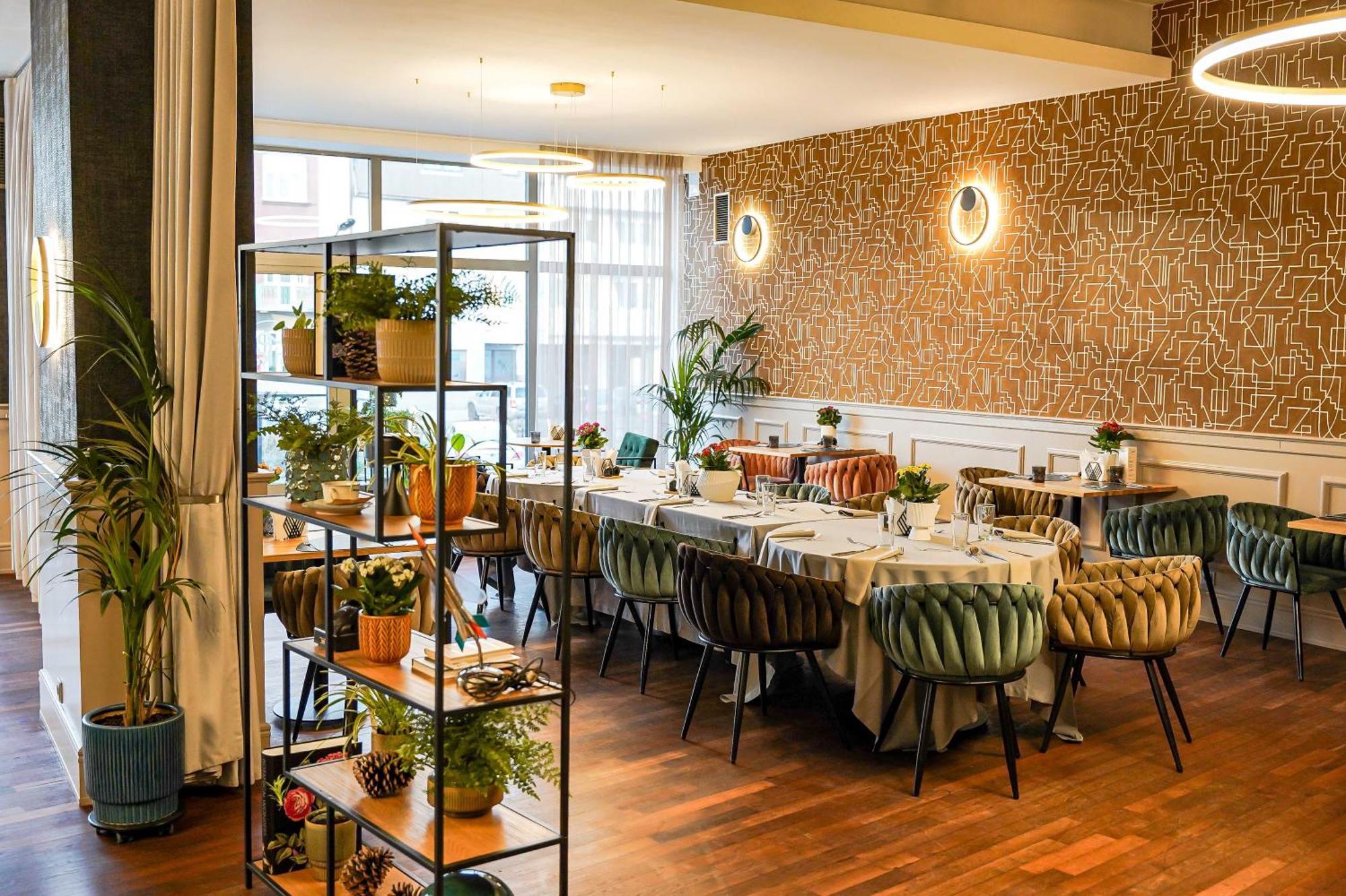 Hotel Tarnovia Tarnów Buitenkant foto