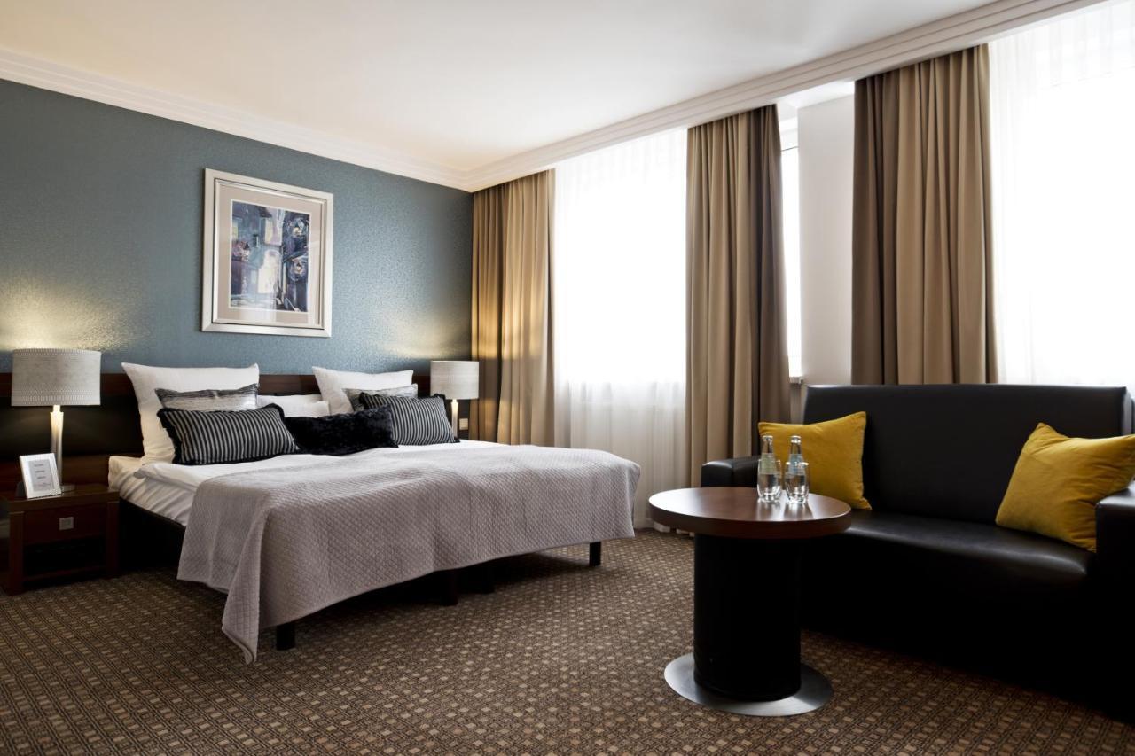 Hotel Tarnovia Tarnów Buitenkant foto