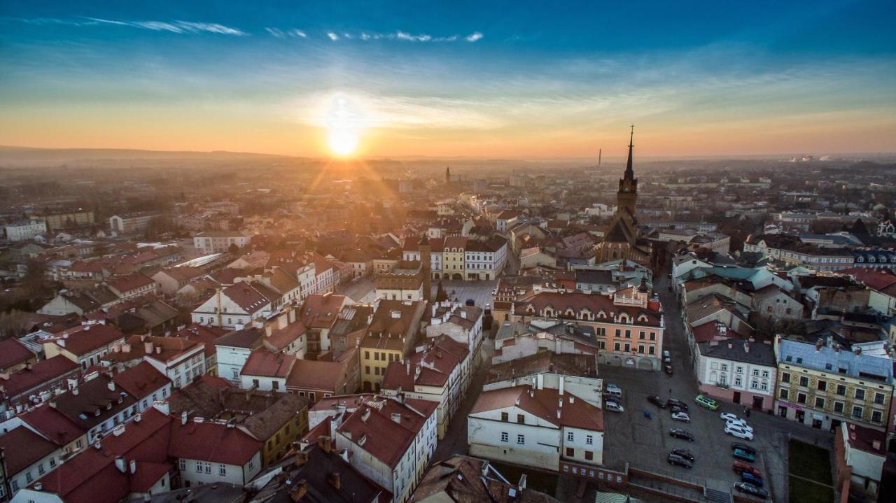 Hotel Tarnovia Tarnów Buitenkant foto
