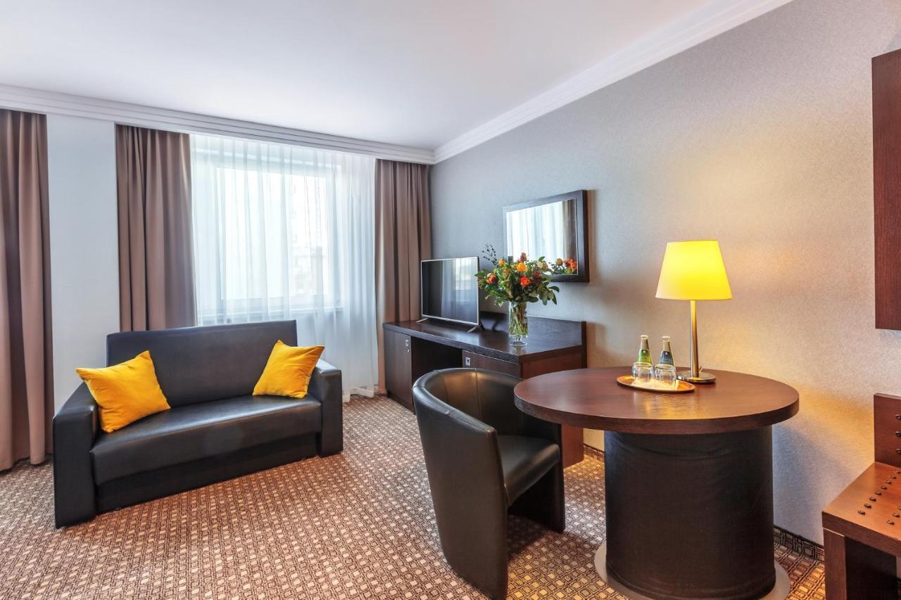 Hotel Tarnovia Tarnów Buitenkant foto