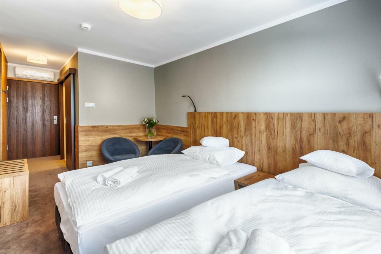 Hotel Tarnovia Tarnów Buitenkant foto